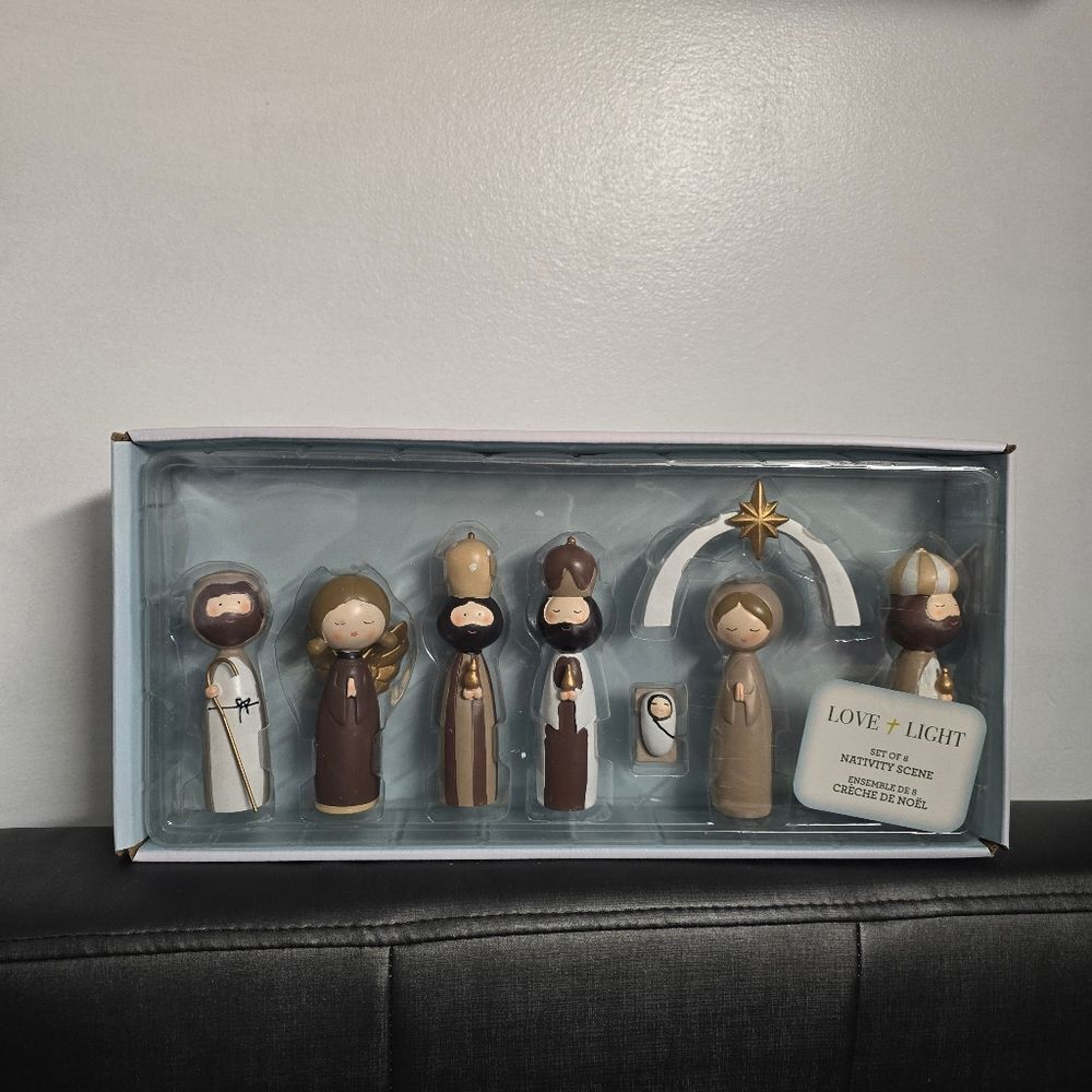 Love and Light 8 Piece Nativity Christmas Set Resin Figures, New